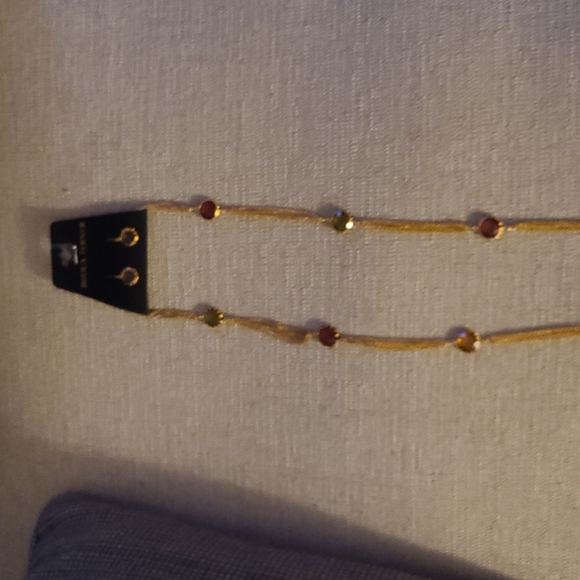 Necklace andearings - Picture 2 of 4